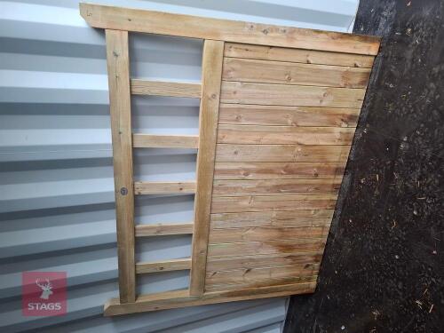 DECORATIVE WOODEN GATE