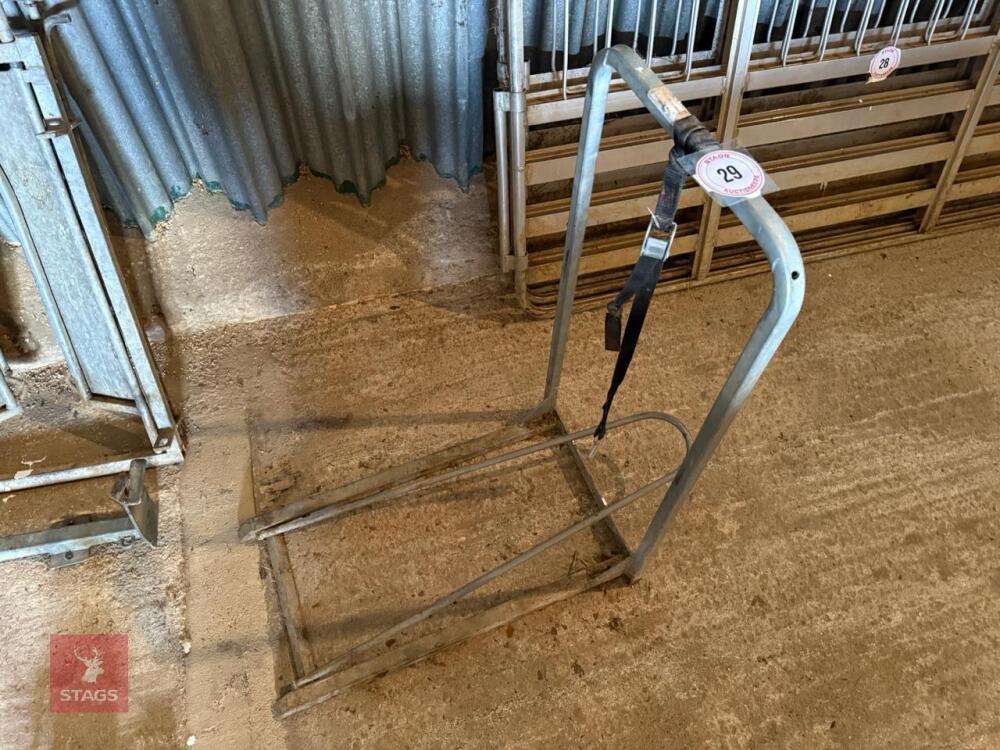 PRATTLEY SHEEP HURDLE HOLDER