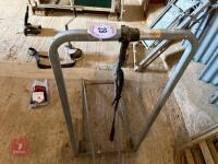 PRATTLEY SHEEP HURDLE HOLDER - 6
