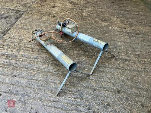 2 GALVANISED BIRD SCARERS