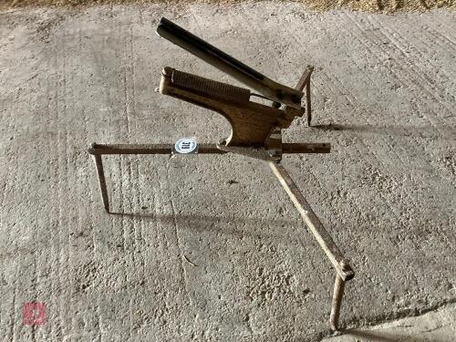 MANUAL CLAY TRAP