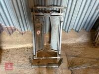 SHEEP RACE AUTO LOCKING HEAD YOKE