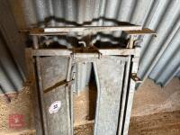 SHEEP RACE AUTO LOCKING HEAD YOKE - 6