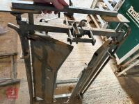 SHEEP RACE AUTO LOCKING HEAD YOKE - 8
