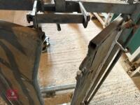 SHEEP RACE AUTO LOCKING HEAD YOKE - 11