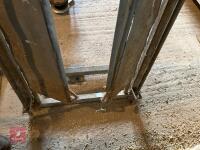 SHEEP RACE AUTO LOCKING HEAD YOKE - 13