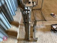SHEEP RACE AUTO LOCKING HEAD YOKE - 15