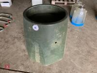 FREESTANDING MINERAL BLOCK HOLDER