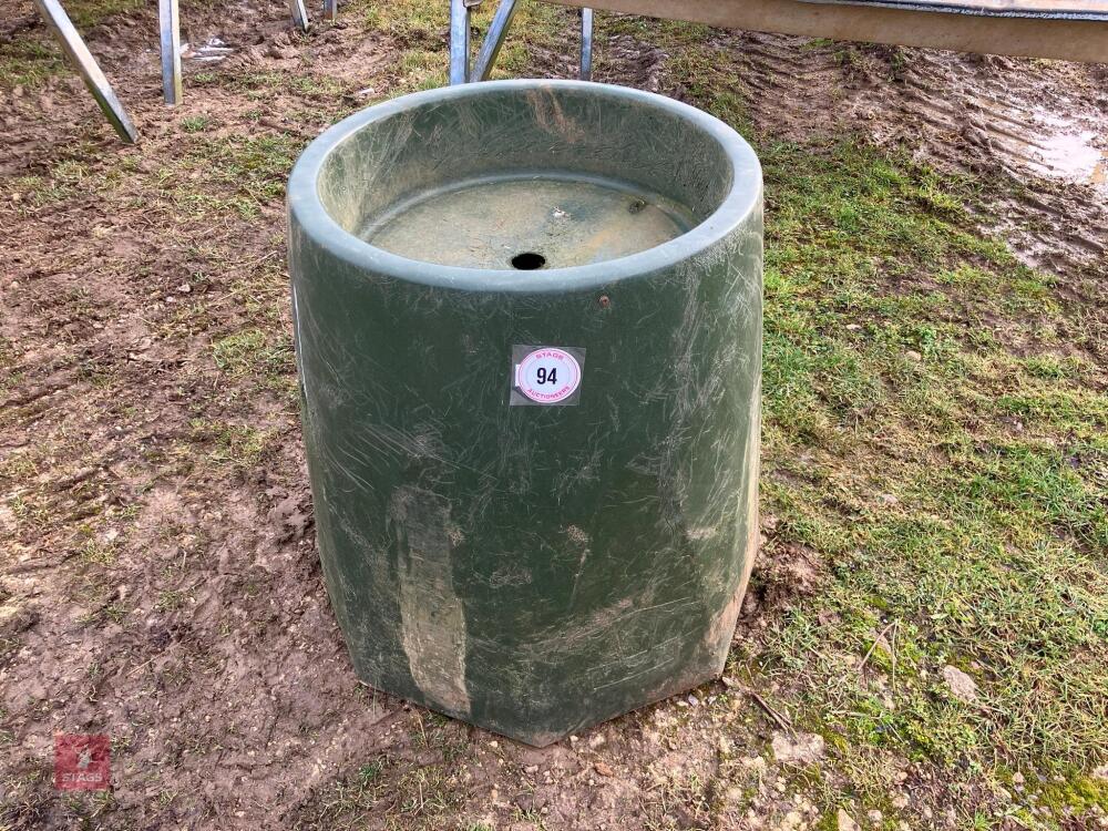 FREESTANDING MINERAL BLOCK HOLDER