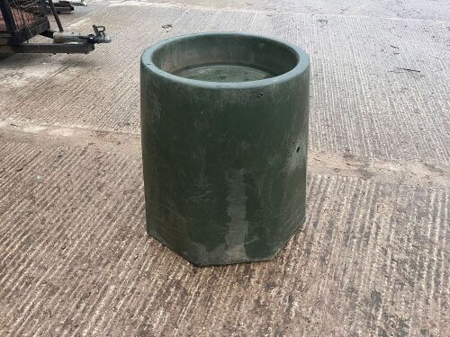 FREESTANDING MINERAL BLOCK FEEDER