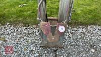 IAE GALVANISED DE-HORNING CRATE - 5