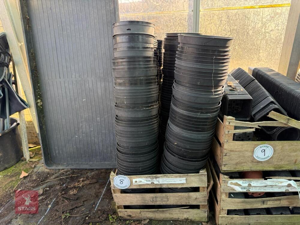 QTY OF ROUND PLANT POTS