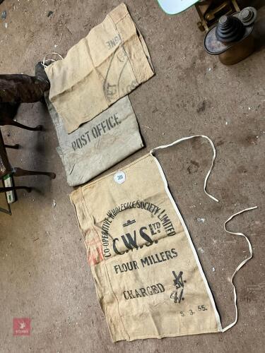 VINTAGE HESSIAN APRONS ET (306)