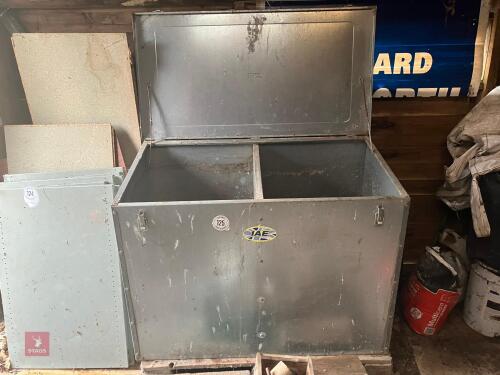 IAE GALVANISED FEED BIN (125)