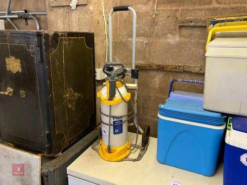 8L KNAPSACK SPRAYER (185)