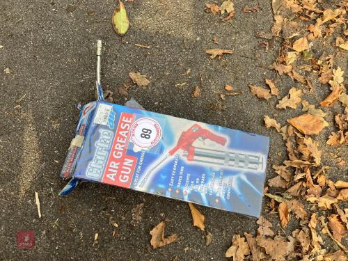 CLARKE AIR GREASE GUN (89)
