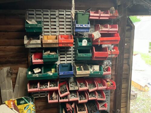 JOB LOT OF FIXINGS (129)