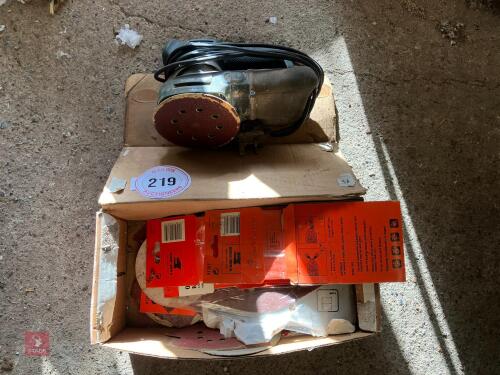 B & D CIRCULAR SANDER (219)