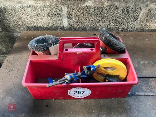WIRE BRUSHES & MEASURES (257)