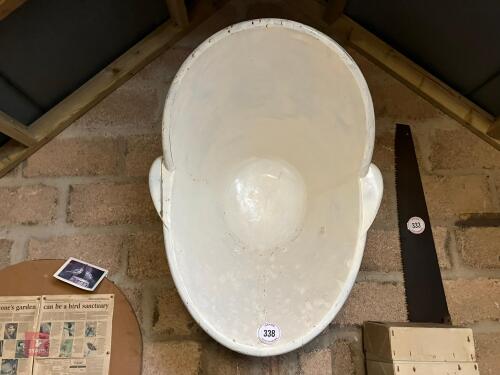 VINTAGE TIN CHILDRENS BATH (338)