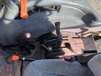 2007 NEW HOLLAND TL100A 4WD TRACTOR - 18