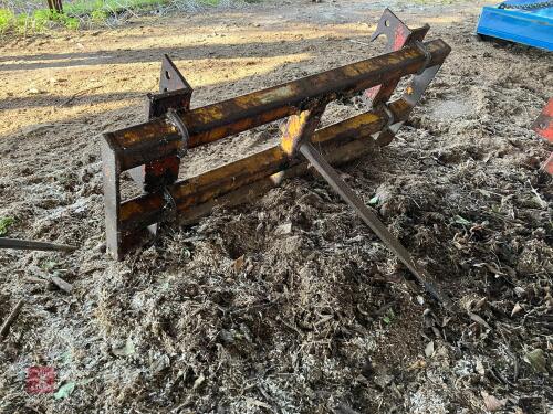 YELLOW FRONT LOADER BALE SPIKE