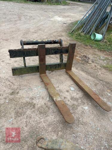 2008 MANITOU PALLET FORKS