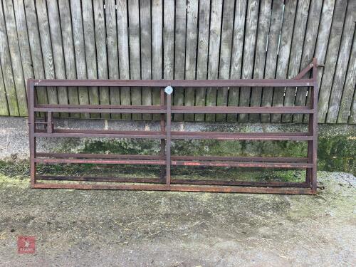 2 X 9' 7'' YARD GATES (39)