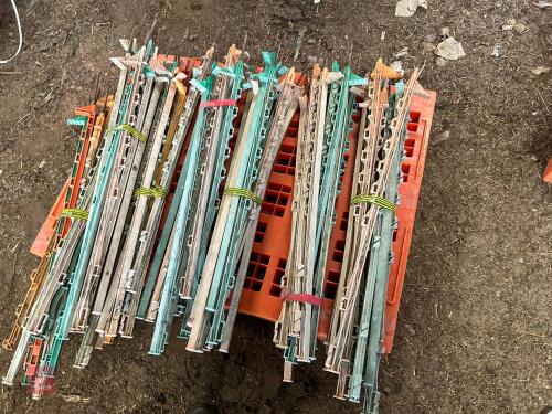70 PLASTIC ELECTRIC FENCING STAKES