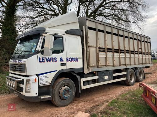 2004 VOLVO 380 26T LIVESTOCK LORRY
