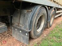 2004 VOLVO 380 26T LIVESTOCK LORRY - 13