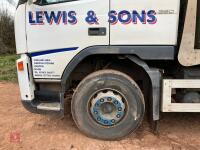2004 VOLVO 380 26T LIVESTOCK LORRY - 19