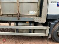 2004 VOLVO 380 26T LIVESTOCK LORRY - 21