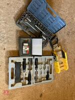 CHISELS/SAW/MOISTURE METER & SOCKET SET - 2