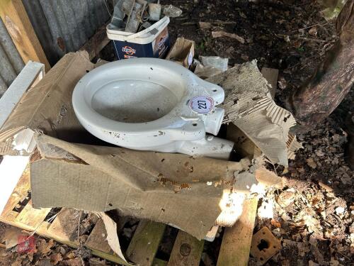 SAYON PORCELAIN THUNDER BOX (TOILET)
