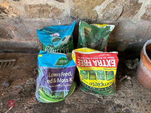 4 X BAGS OF MIXED LAWN FERTILISER