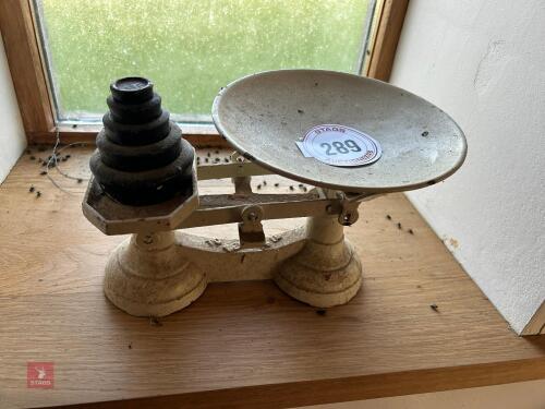 VINTAGE KITCHEN WEIGH SCALES
