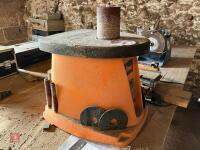 TRITON OSCILLATING SPINDLE SANDER & JIG - 5