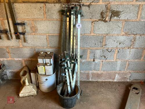 17 X MIXED SASH CLAMPS