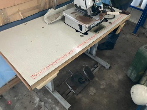 SINGER SOWING MACHINE & TABLE