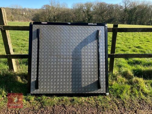 CHEQUER PLATE LIFT UP TONNEAU & BED(S/R)