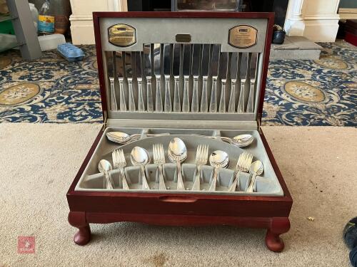 VINERS GUILD CUTLERY SET (399)