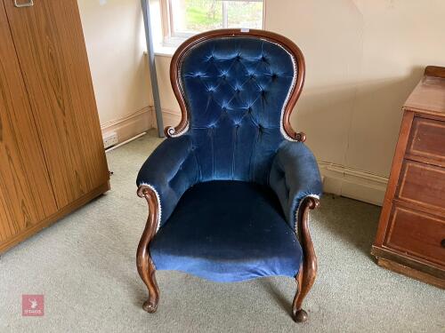 COVERED BEDROOM CHAIR (402)