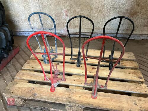 5 SADDLE RACKS