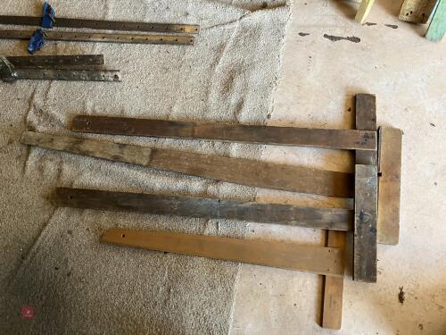 4 WOODEN ANGLE SQUARES