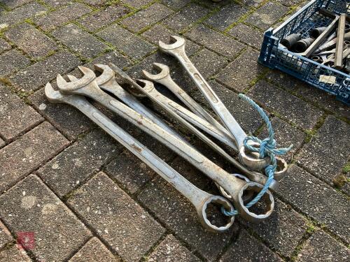 LARGE METRIC SPANNERS