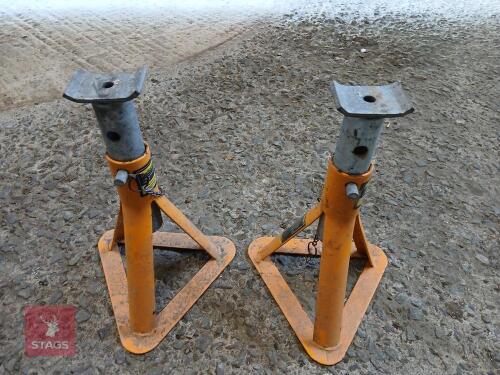 2 HALFORDS AXLE STANDS