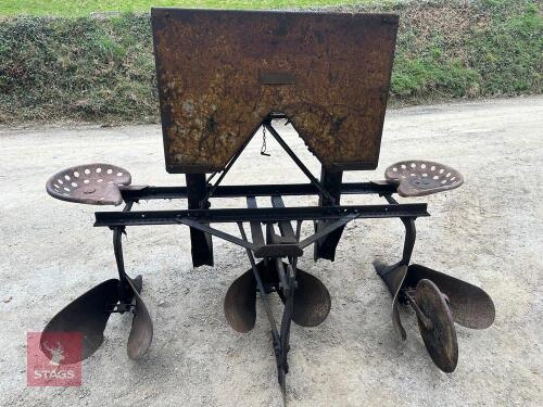 FERGUSON 2 PERSON POTATO PLANTER