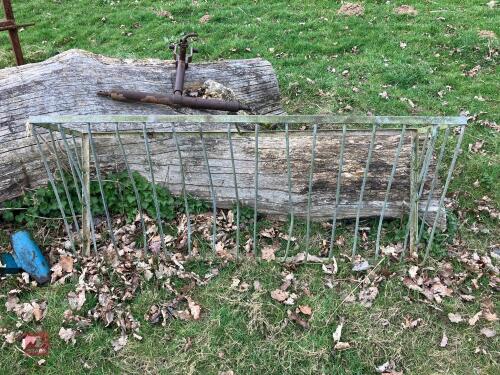 5' WALL MOUNTED HAY RACK