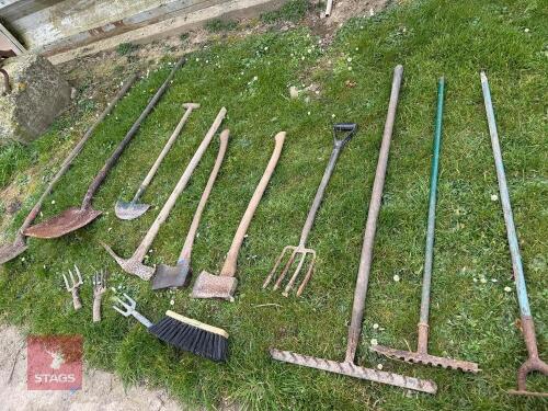 MIXED COLLECTION OF GARDEN TOOLS